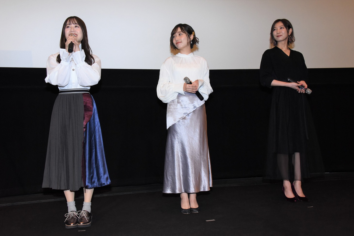 左から伊藤美来、宮本侑芽、安済知佳。