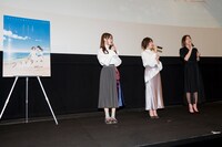 左から伊藤美来、宮本侑芽、安済知佳。