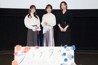左から伊藤美来、宮本侑芽、安済知佳。