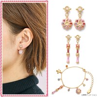 「おジャ魔女どれみ#」のリズムタップとピコットポロンをモチーフにしたアクセサリー。