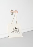 長場雄の描き下ろしイラストをあしらったバッグ。