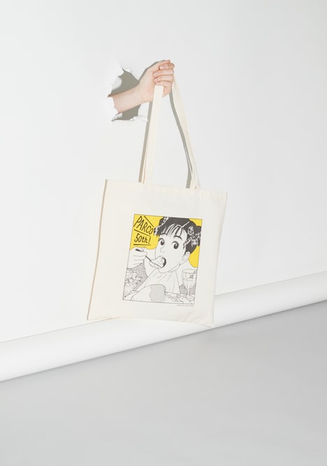 江口寿史の描き下ろしイラストをあしらったバッグ。