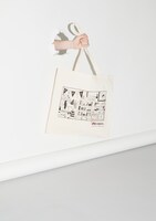 渋谷直角の描き下ろしイラストをあしらったバッグ。