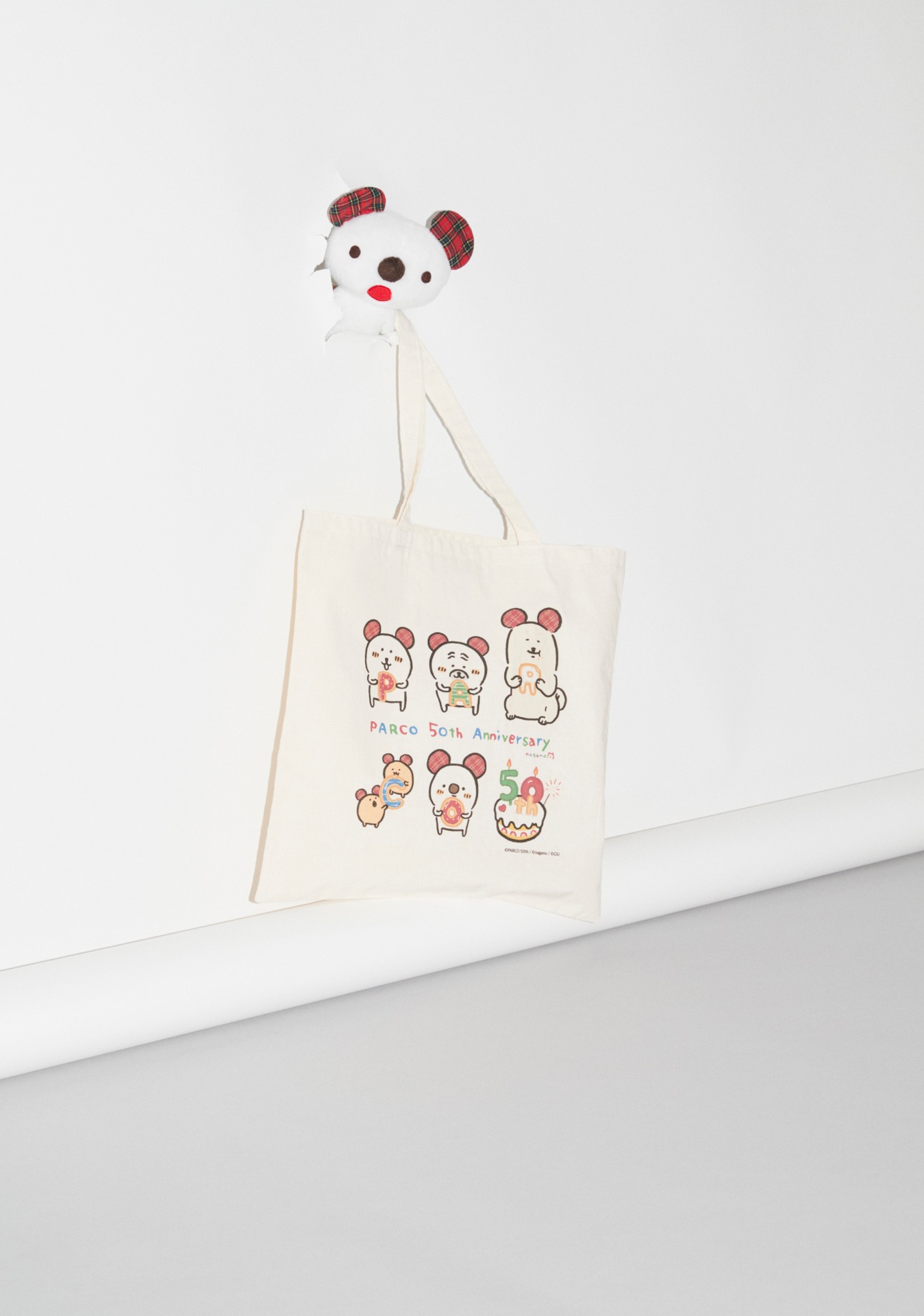 ナガノの描き下ろしイラストをあしらったバッグ。