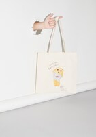 ふなっしーの描き下ろしイラストをあしらったバッグ。