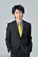 横井翔二郎扮する久慈誓。