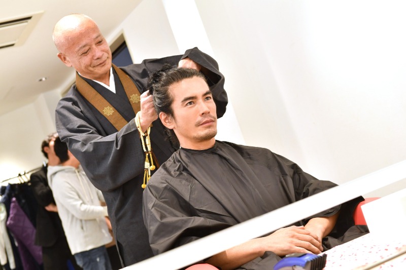 断髪中の伊藤英明。