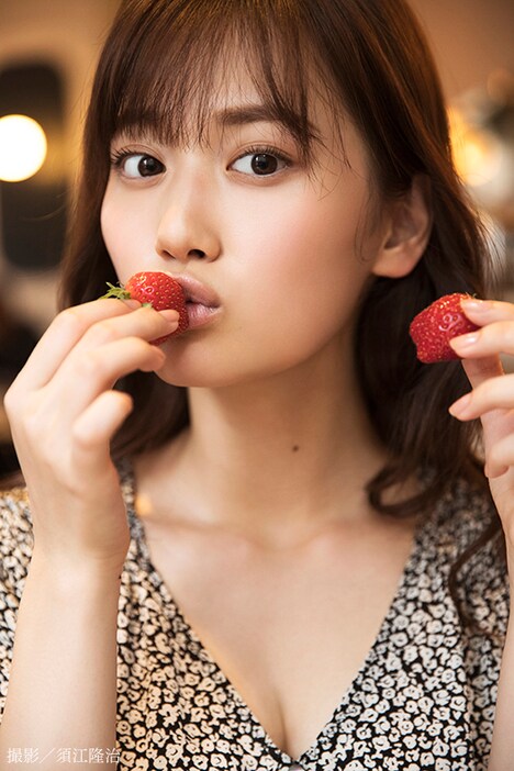 山下美月1st写真集より。（撮影：須江隆治）