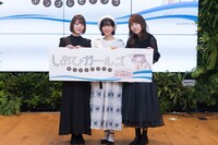 左から花澤香菜、茅野愛衣、小原好美。