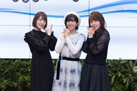 左から花澤香菜、茅野愛衣、小原好美。