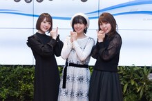 左から花澤香菜、茅野愛衣、小原好美。
