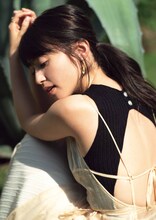 逢田梨香子のグラビアより。（撮影／藤本和典）