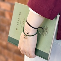 「静電気軽減ブレスレット（鏑木・T・虎徹／私服Ver.）」使用イメージ