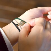 「静電気軽減ブレスレット（鏑木・T・虎徹／私服Ver.）」使用イメージ