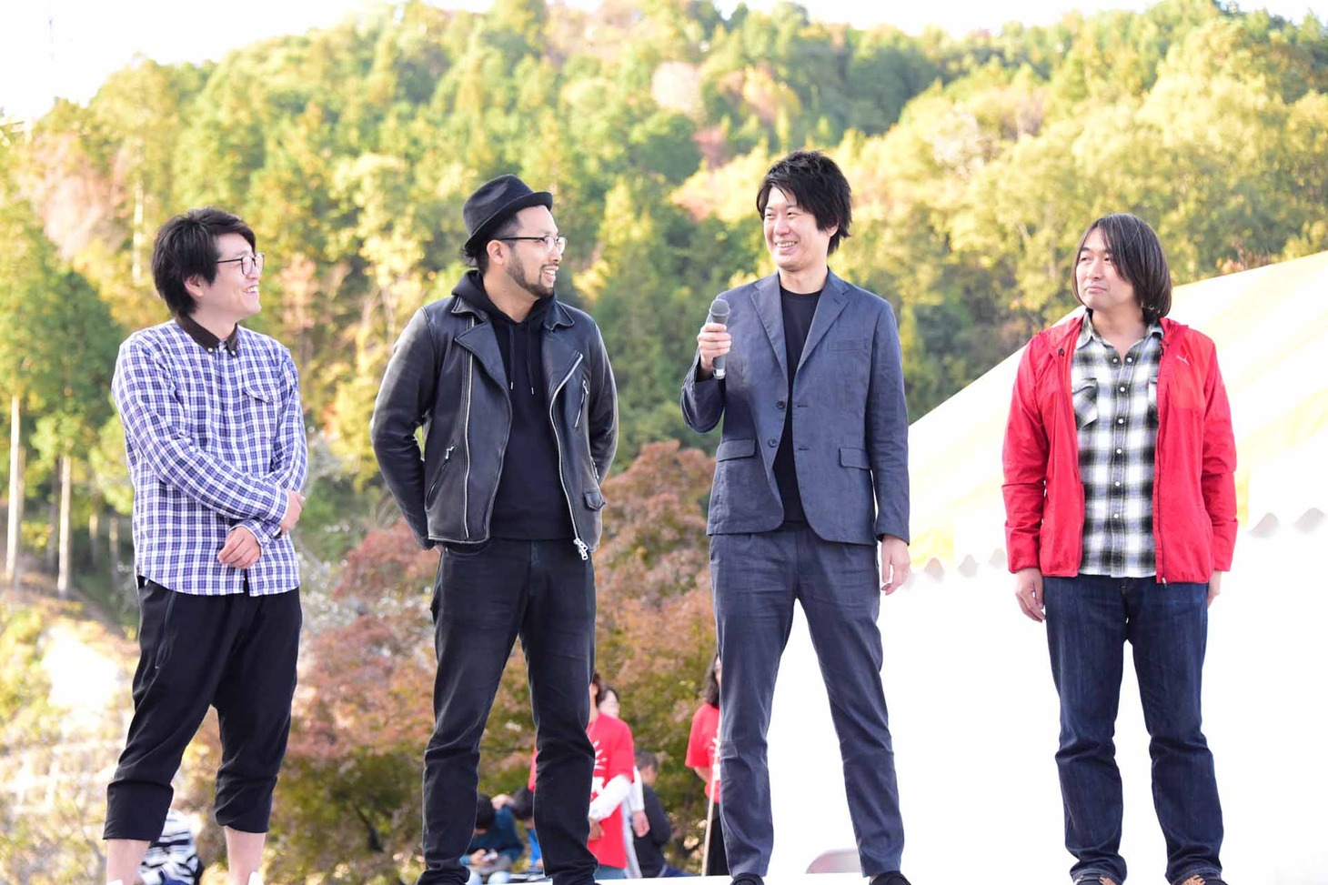 左からサブリメイションのラインプロデューサーの横田一平氏、黒崎豪監督、須貝真也総監督、代表の小石川淳氏。