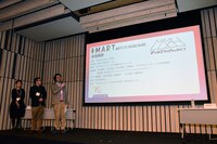 「マンガミライハッカソン」の授賞式の様子。