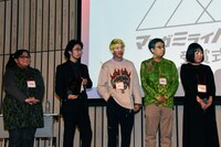 「マンガミライハッカソン」の授賞式の様子。