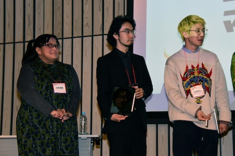 「マンガミライハッカソン」の授賞式の様子。