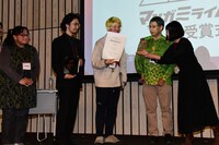 「マンガミライハッカソン」の授賞式の様子。