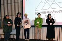 「マンガミライハッカソン」の授賞式の様子。
