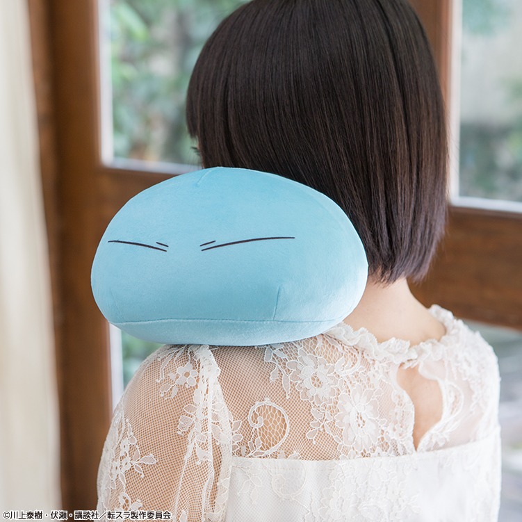 E賞「肩に乗せたくなるリムル様ぬいぐるみ2019冬」の使用イメージ。