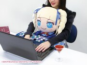 「PCクッション アイカツ！ユリカちゃん」の使用イメージ。