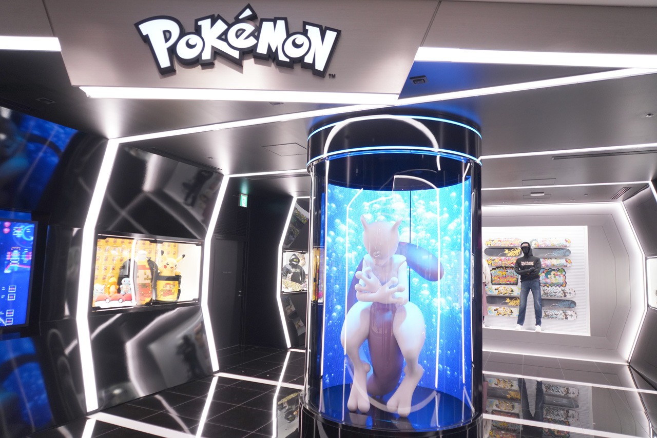 ポケモンセンターシブヤの店頭。