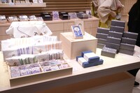 「刀剣乱舞万屋本舗」の店頭。