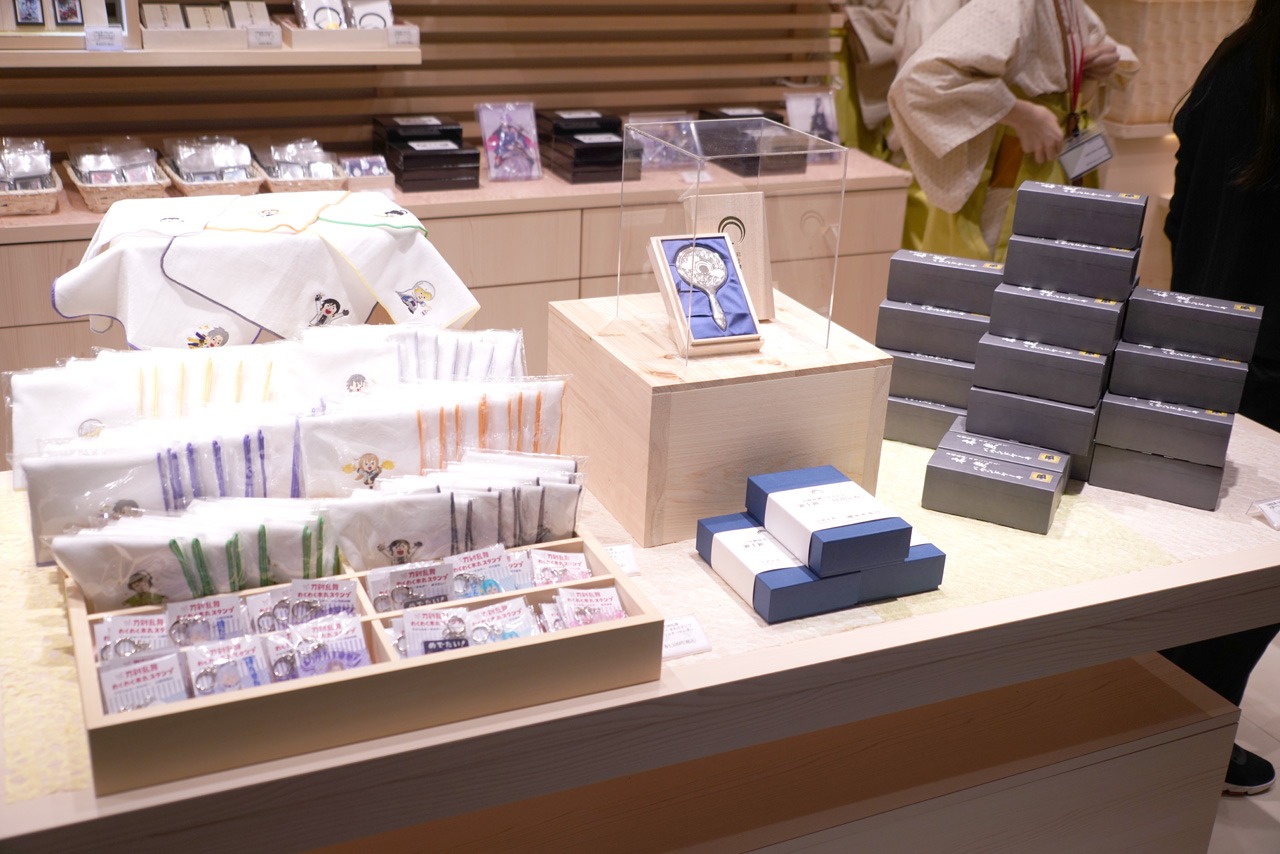 「刀剣乱舞万屋本舗」の店頭。