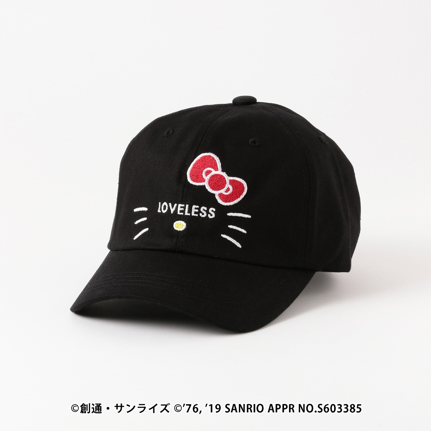 「ガンダムvsハローキティ」プロジェクトとLOVELESSのコラボキャップ。