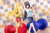 「ダンベル何キロ持てる？」朱美のフィギュアと別売りされているひびきのフィギュア。