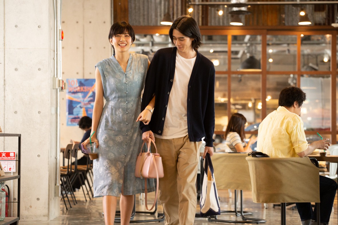 映画「“隠れビッチ”やってました。」より。
