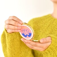 「フェイスコンパクトミラー」使用イメージ