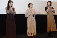 左から伊藤美来、宮本侑芽、安済知佳。