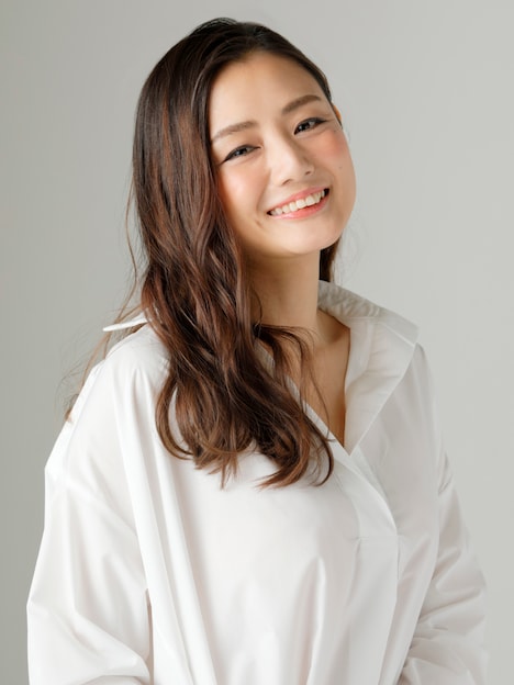 石川麻美役の片山萌美。