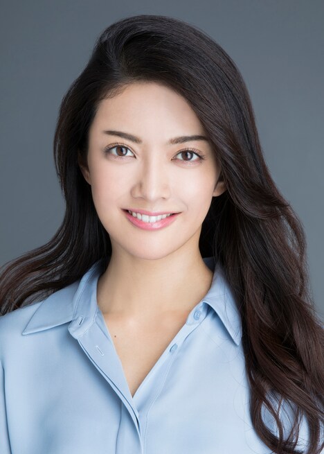 三島冴役の田中道子。