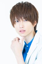 秋丸恭平役の佐伯亮。