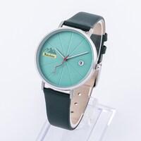 巻島裕介モデルの腕時計。