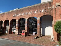 洲本市民工房のある洲本アルチザンスクエア。