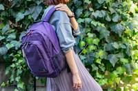 東堂尽八モデルのリュックの使用イメージ。