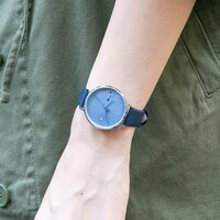 真波山岳モデルの腕時計の使用イメージ。