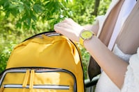 小野田坂道モデルの腕時計の使用イメージ。