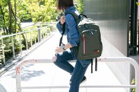 巻島裕介モデルのリュックの使用イメージ。