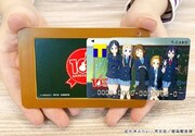 「Tカード（けいおん！10thデザイン）」とスライドカードケース。