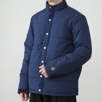 「機動戦士ガンダム 連邦軍マーク ブルゾン」の着用例。