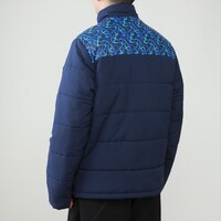 「機動戦士ガンダム 連邦軍マーク ブルゾン」の着用例。