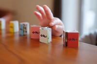 使用後の「小コレ！くじ」は組み立てることで豆本に変身。