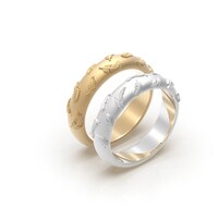 調査兵団をイメージした指輪。