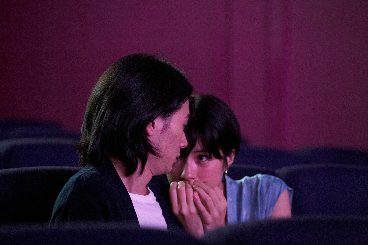 映画「“隠れビッチ”やってました。」本編映像より。