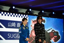 左から山崎直子氏、SUGIZO。